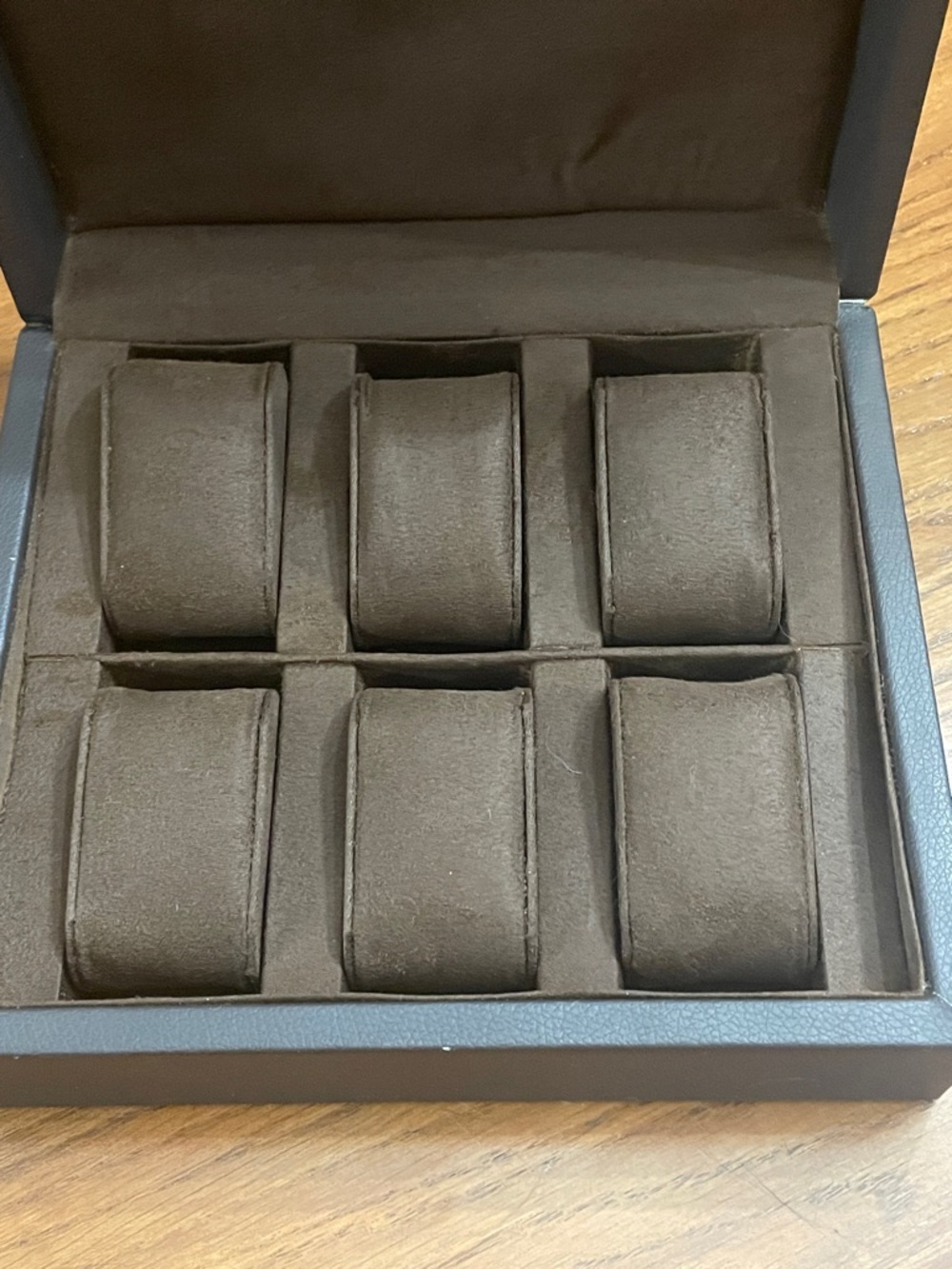 Brown Leatherette 6-Slot Watch Box
In good condition and clean. A few scuffs. - Picture 3 of 12